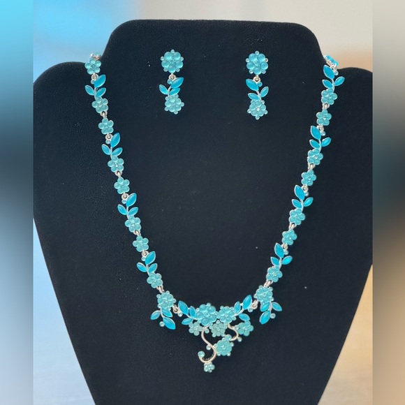 Winner’s Choice Bling Necklaces with Matching Earrings - Picture 2 of 8